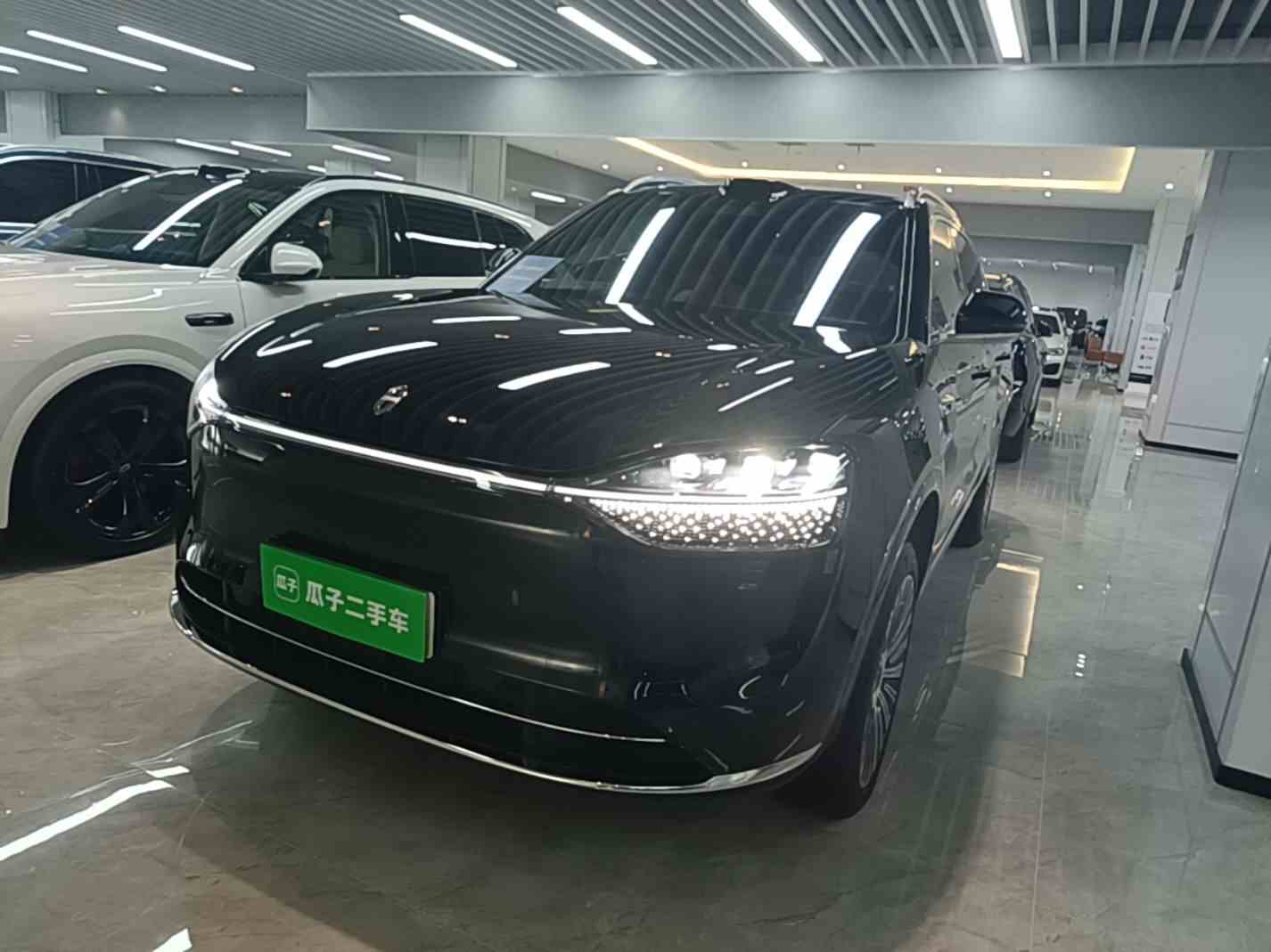 鸿蒙智行 问界M9 2025款 增程 Max版 52kWh 6座版 (192线激光雷达）(2)