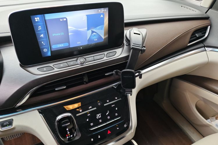 别克GL8 2022款 陆上公务舱 652T 舒适型中控内饰16