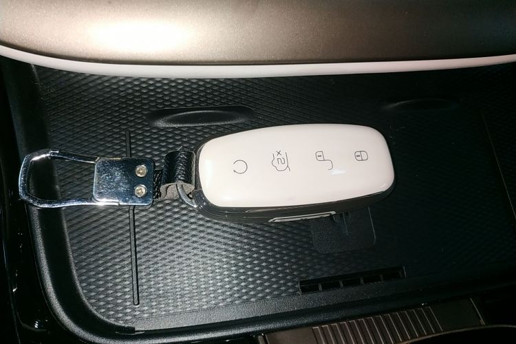 腾势D9 2023款 DM-i 965 尊享型中控内饰11