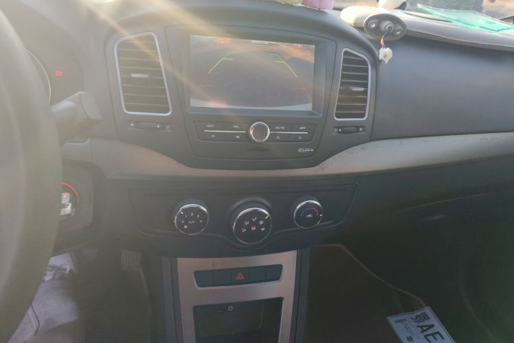 荣威350 2014款 1.5L 自动迅悦版中控内饰16