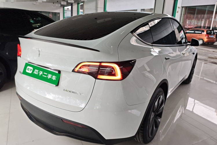 特斯拉 Model Y 2023款 后轮驱动版车身外观6005