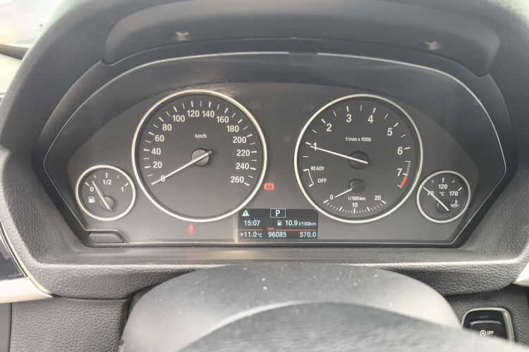 宝马3系GT 2017款 320i 时尚型中控内饰14