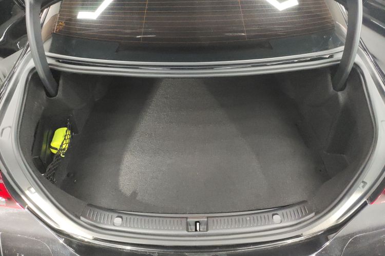 奔驰E级新能源 2023款 E 350 e L 插电式混合动力轿车机舱底盘23