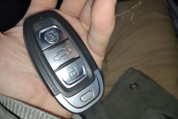 红旗E-QM5 2022款 431km 充电乐享版中控内饰11