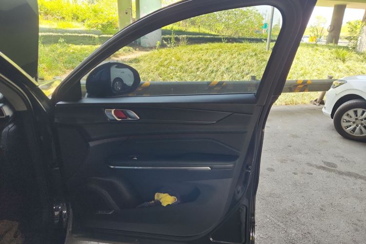 领克05 2022款 2.0TD 两驱耀Halo中控内饰42