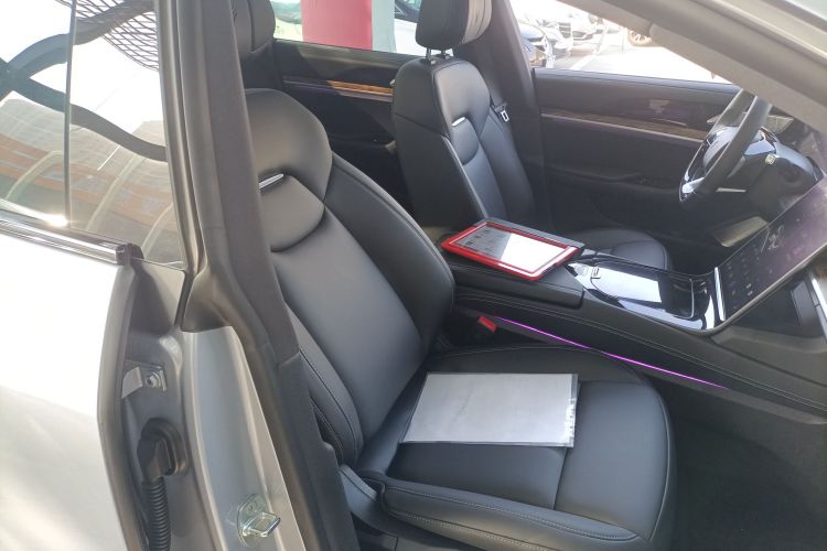 哪吒汽车 哪吒S 2022款 增程版 1160km 后驱小版局部细节41