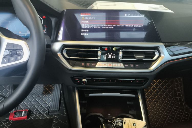 宝马3系 2022款 325Li M运动套装中控内饰16