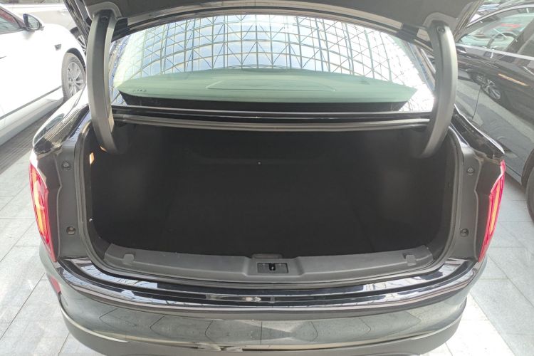 红旗E-QM5 2022款 431km 充电乐享版机舱底盘23