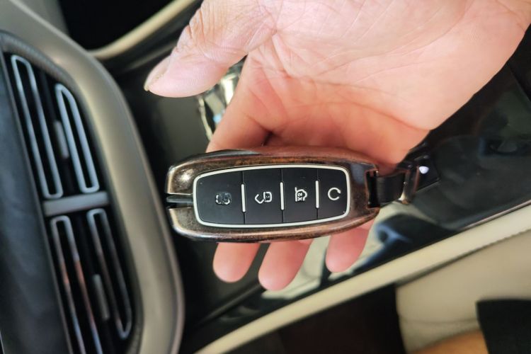 腾势D9 2024款 DM-i 1050 尊享型中控内饰7001