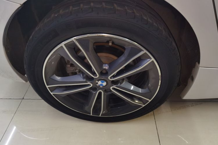 宝马1系 2018款 118i 运动型车身外观6008