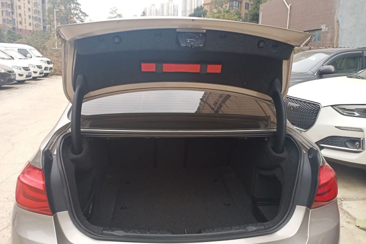 宝马3系 2017款 320Li 时尚型机舱底盘23