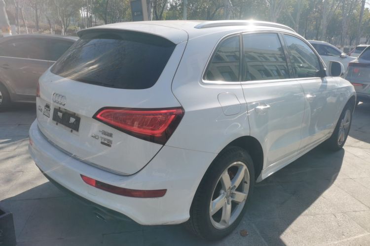 奥迪Q5 2018款 典藏版 40 TFSI 进取型车身外观7