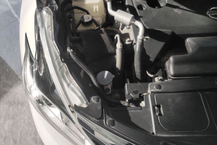 日产 楼兰 2015款 2.5L XL 两驱智尚版机舱底盘25