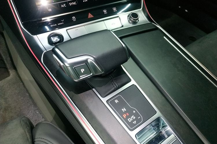 奥迪A6L 2023款 改款 55 TFSI quattro 尊享动感型局部细节18