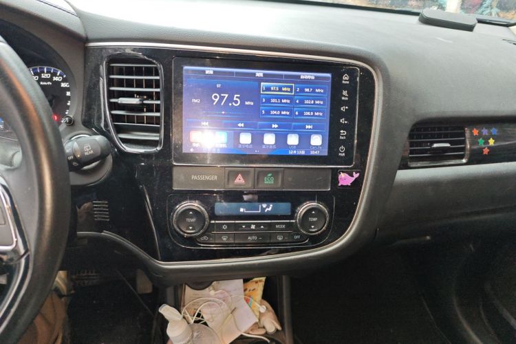 三菱 欧蓝德 2016款 2.4L 四驱豪华版 7座中控内饰16