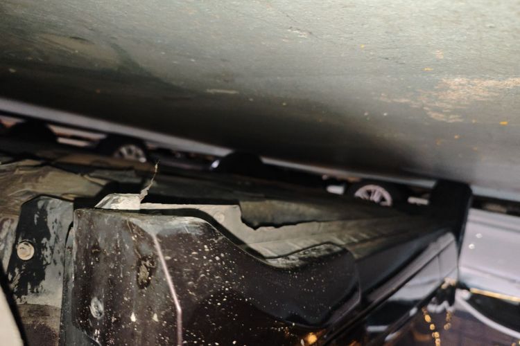 丰田 雷凌 2016款 双擎 1.8H GS E-CVT精英天窗版局部细节9001