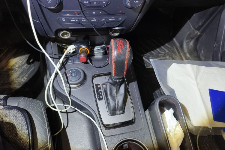 福特 撼路者 2017款 2.0T 汽油自动四驱豪华版 5座中控内饰18