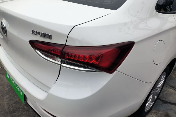 别克 英朗 2021款 改款 典范 1.5L 自动精英型车身外观9