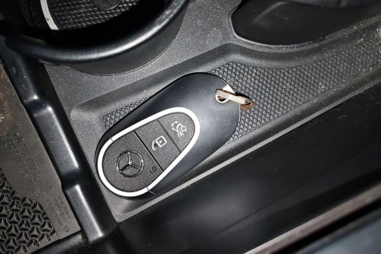 奔驰GLC 2023款 GLC 260 L 4MATIC 豪华型 7座中控内饰11