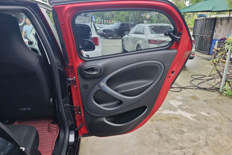 smart forfour 2018款 1.0L 52千瓦灵动版中控内饰7006