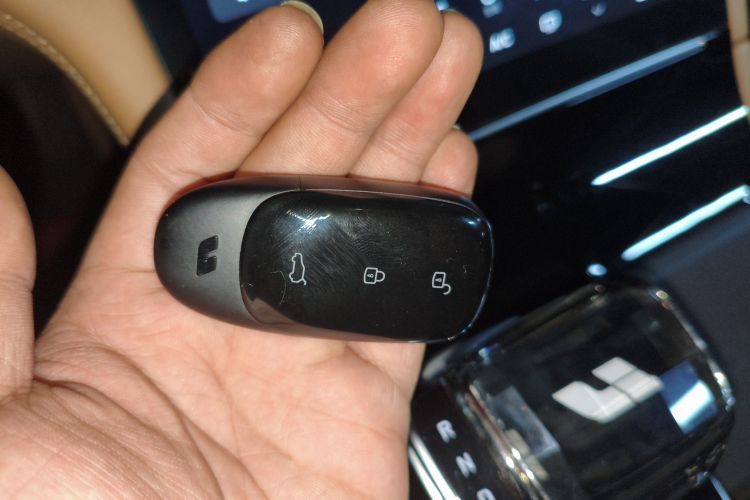 理想汽车 理想ONE 2020款 增程6座版中控内饰7001