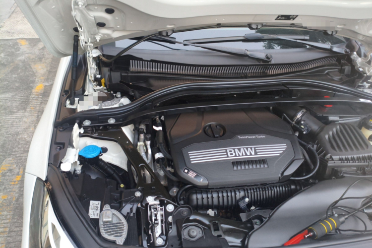 宝马2系(进口) 2023款 225i 四门轿跑车 M运动套装机舱底盘25