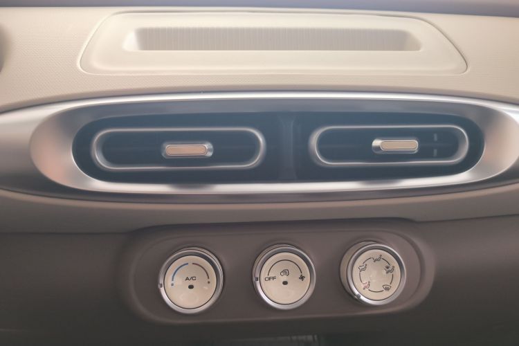 五菱汽车 宏光MINIEV 2025款 四门版 进阶款中控内饰16