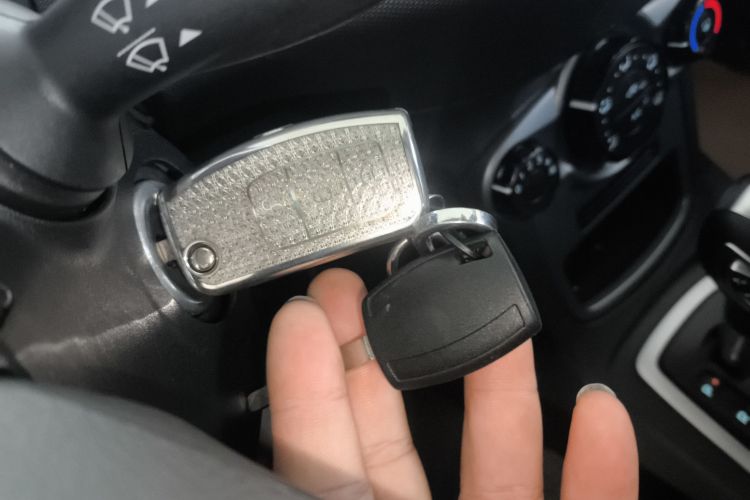 福特 嘉年华 2013款 两厢 1.5L 自动时尚型中控内饰7001