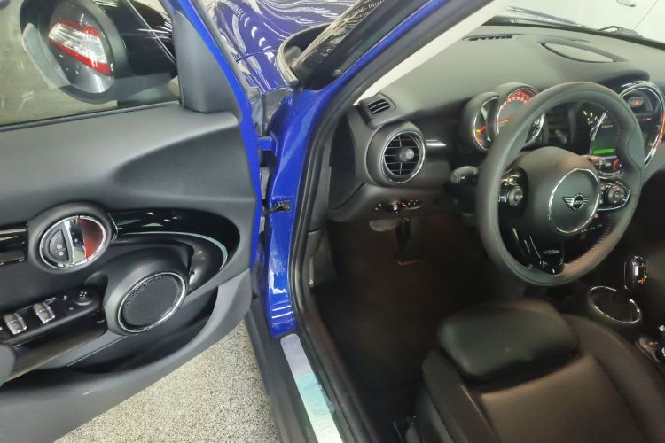 MINI 2019款 1.5T COOPER 艺术家 五门版中控内饰7003