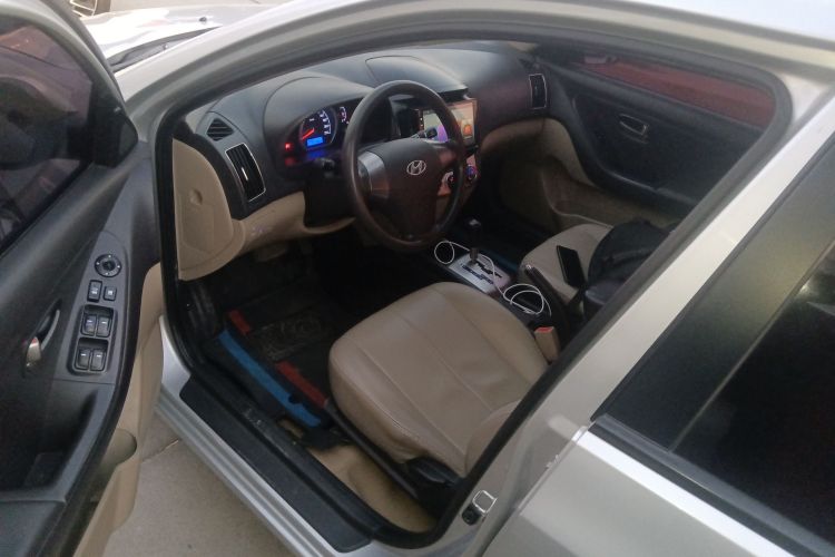 现代 悦动 2011款 1.6L 自动舒适型中控内饰20