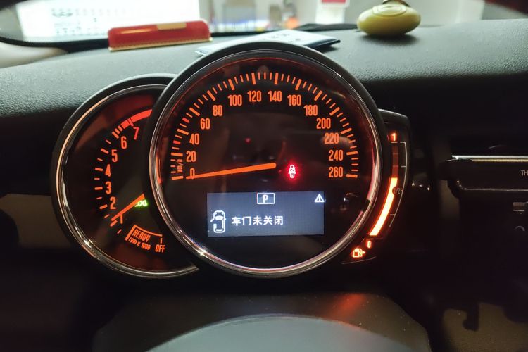 MINI 2018款 1.5T COOPER 经典派中控内饰14