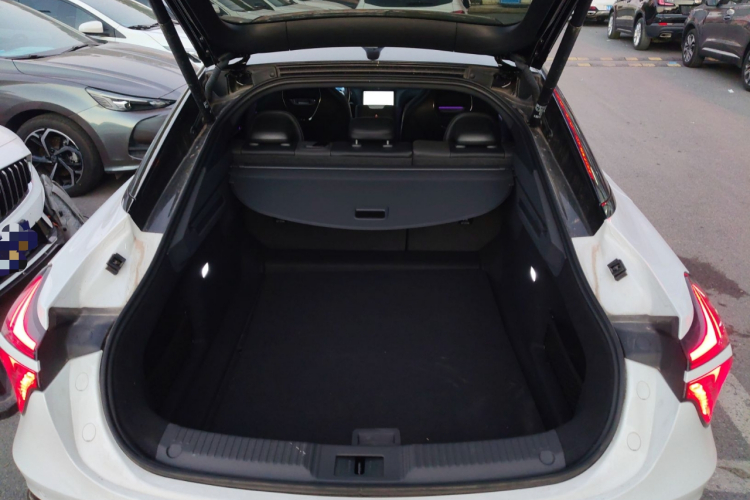 红旗H6 2023款 2.0T 致臻版机舱底盘23