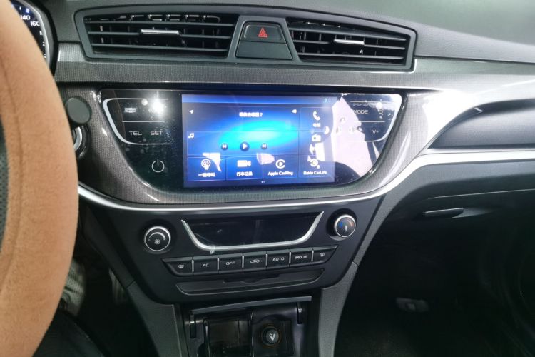 吉利汽车 帝豪 2017款 三厢百万款 1.5L 手动向上版中控内饰16