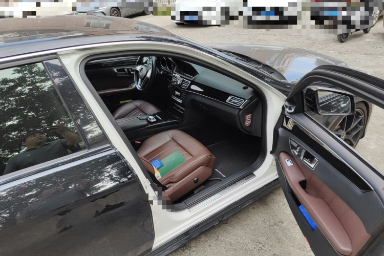 奔驰E级 2015款 E 260 L 运动豪华型局部细节9005