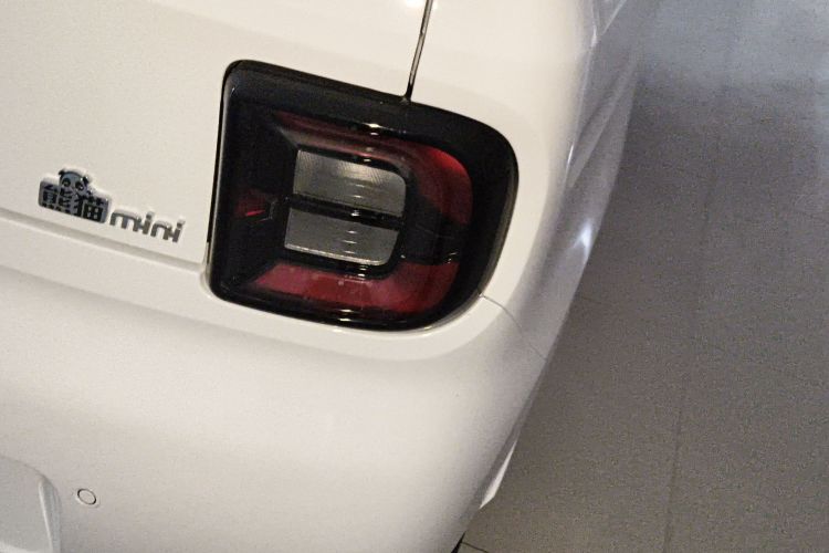 吉利银河 熊猫 2025款 210km 元气熊车身外观9