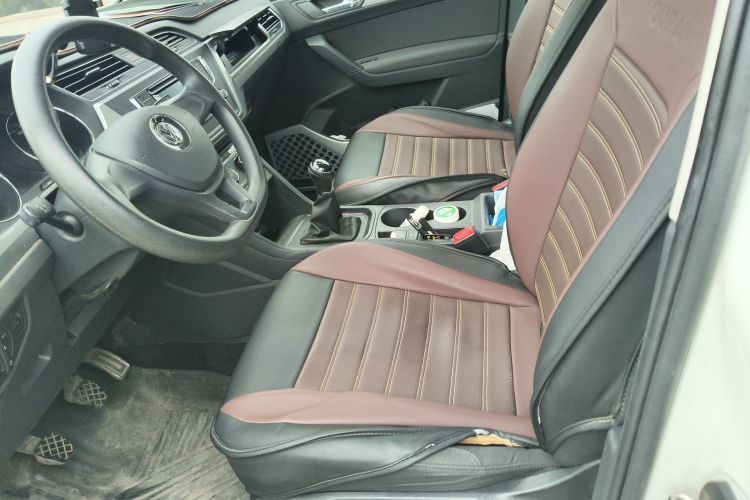 大众 2016款 途安L 280TSI 手动风尚版中控内饰19