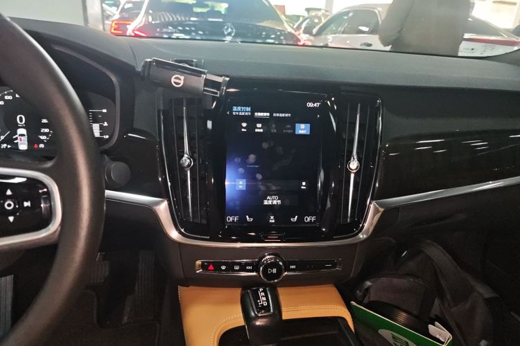 沃尔沃S90 2018款 T4 智远版中控内饰16