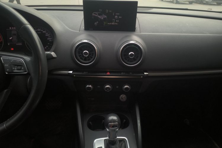 奥迪A3 2018款 30周年年型 Sportback 35 TFSI 进取型局部细节16