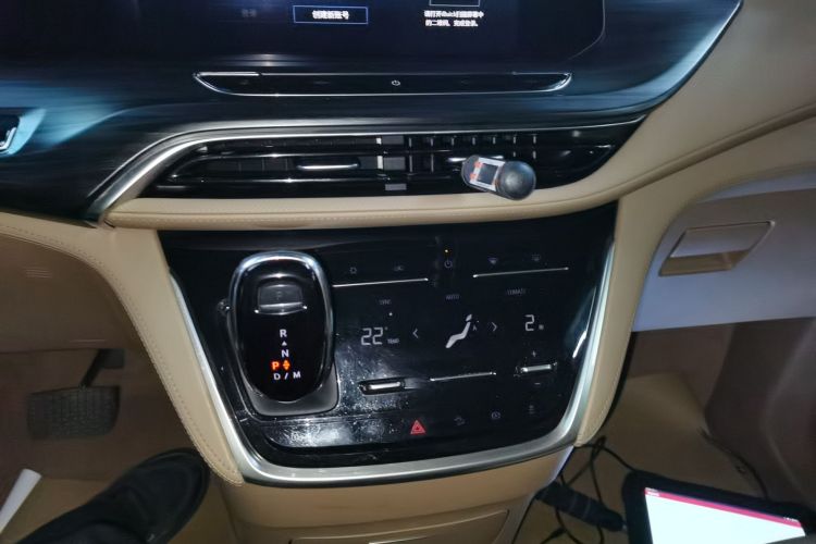 别克GL8 2021款 ES陆尊 653T 尊享型中控内饰18