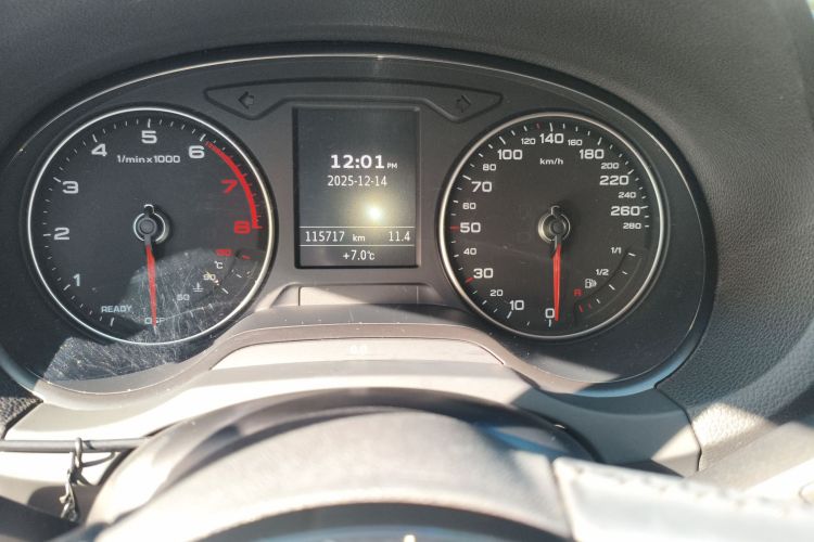 奥迪A3 2018款 30周年年型 Sportback 35 TFSI 进取型中控内饰15