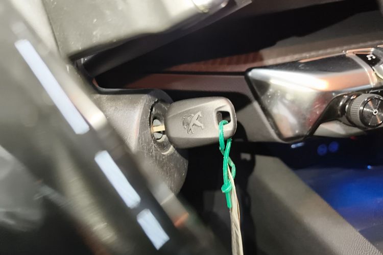 标致4008 2019款 360THP 领先版中控内饰11