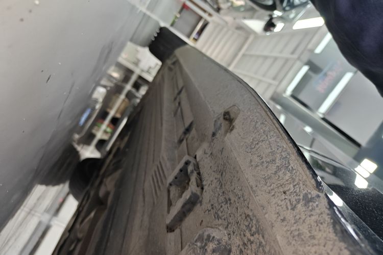 奔驰C级 2025款 C 260 L 皓夜运动版局部细节9001