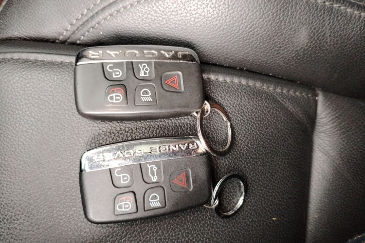 捷豹XFL 2018款 XFL 2.0T 200PS 精英版中控内饰7001