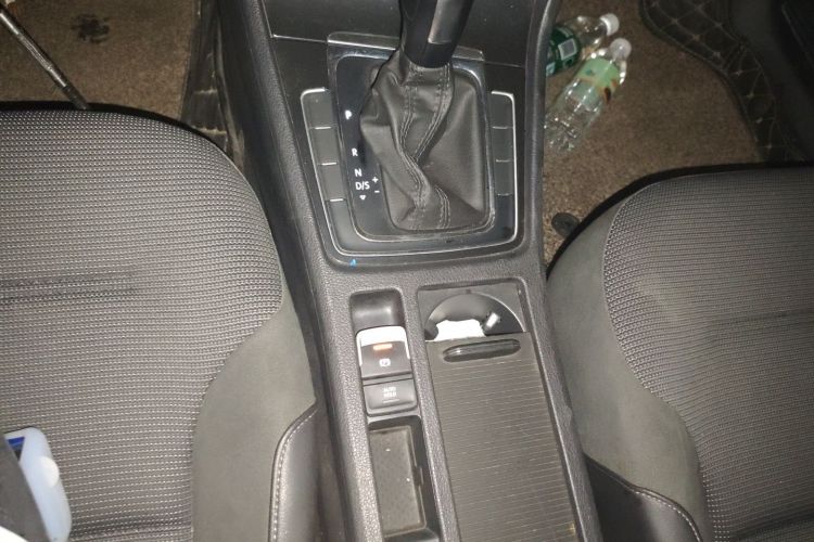 大众 高尔夫 2018款 1.6L 自动舒适型中控内饰18