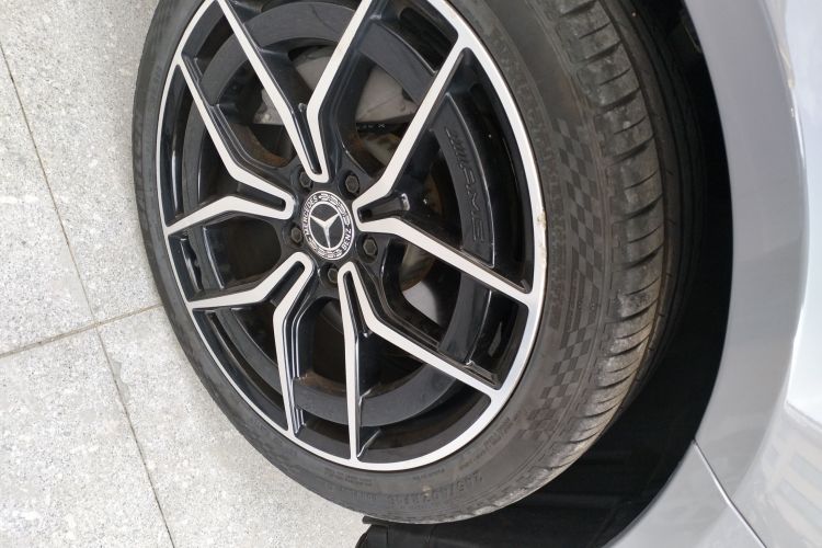 奔驰E级(进口) 2021款 改款 E 300 运动版车身外观10