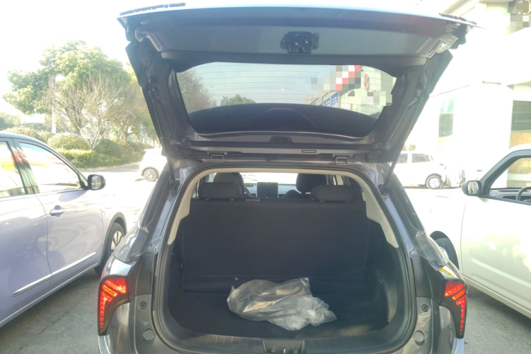 哪吒汽车 哪吒V 2022款 潮 300 Lite 磷酸铁锂机舱底盘23