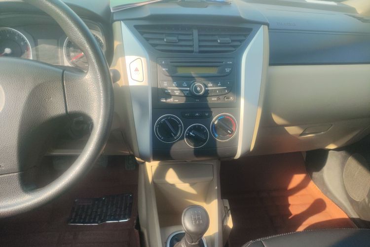 启辰R50 2014款 1.6L 手动精彩版中控内饰16