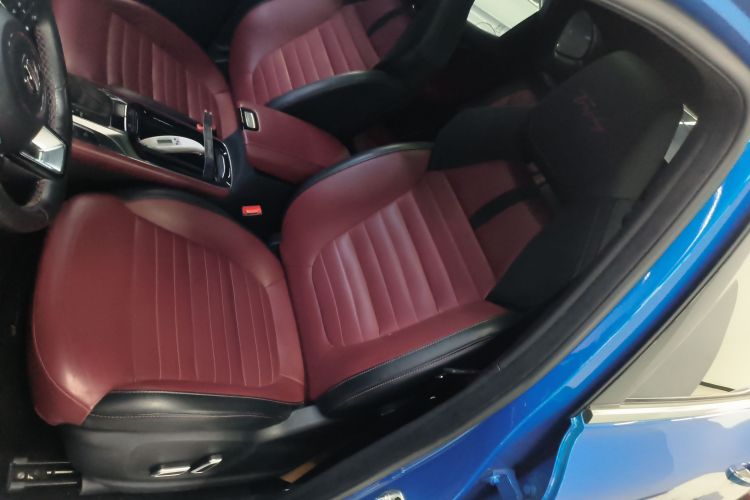 名爵HS 2018款 30T 自动四驱Trophy荷尔蒙超燃版 国V中控内饰19