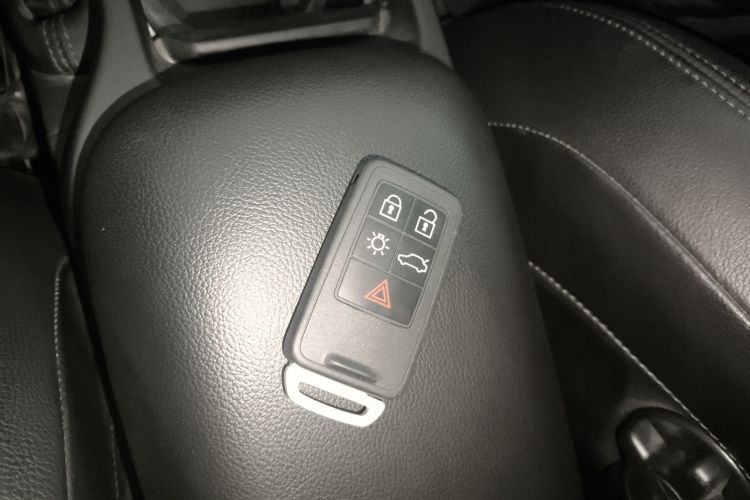 沃尔沃V40 2019款 T3 智逸版中控内饰11