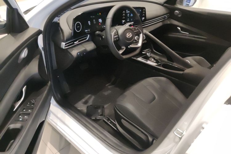 现代 伊兰特 2023款 1.5L CVT GLX精英版中控内饰7003